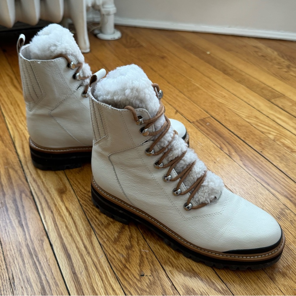 Marc Fisher Izzie Lugsole Ankle boot in White, size 9!